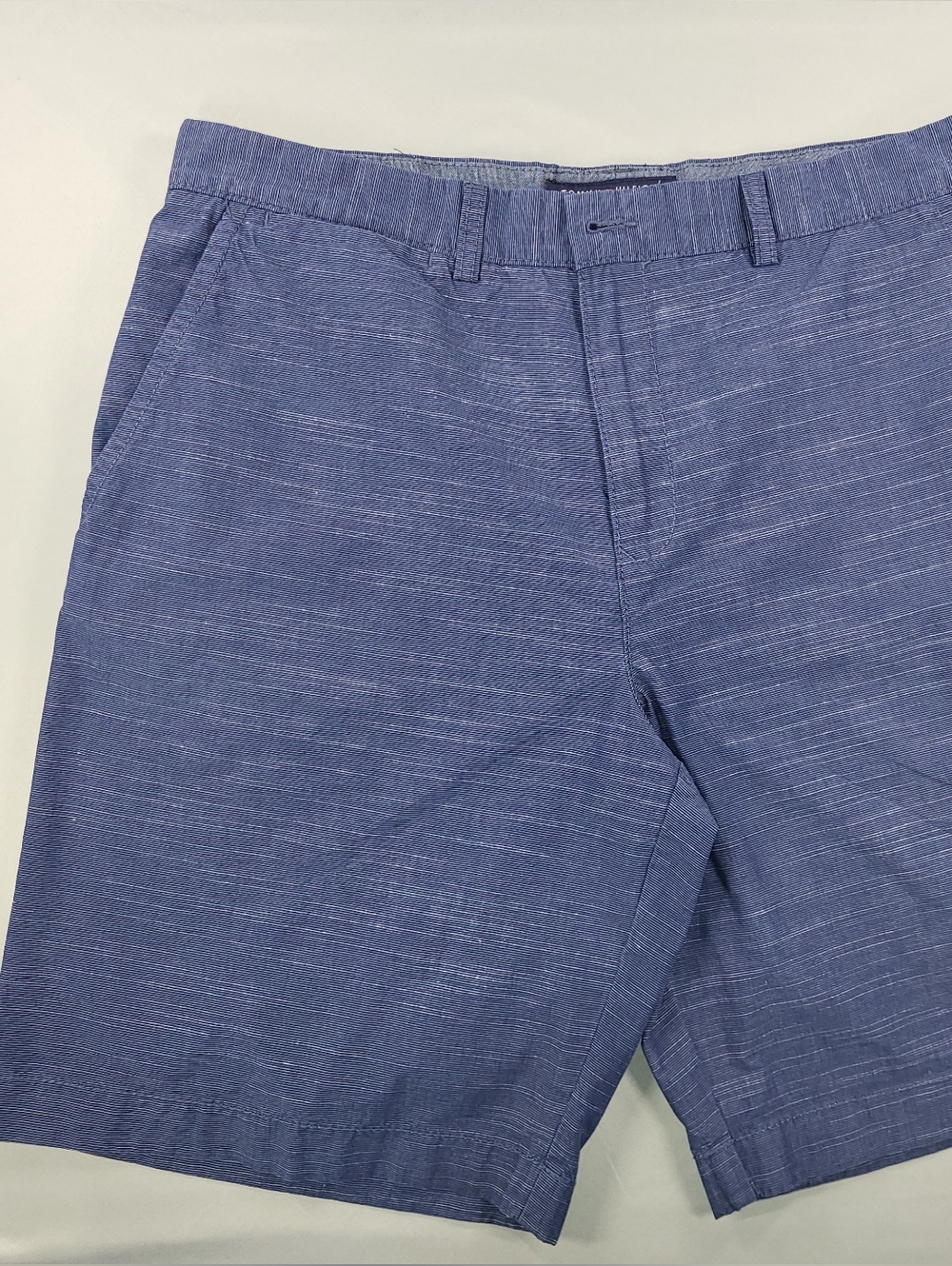 Tommy Hilfiger Flat front chino shorts.Color/ Blue Size 38